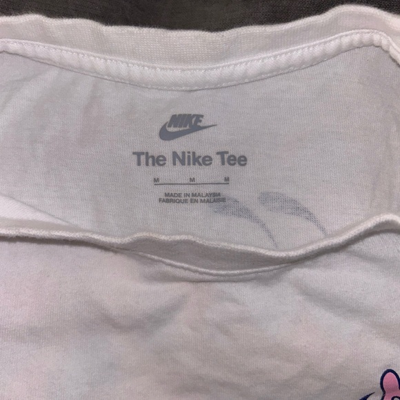 Super cute exclusive Nike NYC House of Innovation shirt. Size Medium. Worn Once - Picture 2 of 3
